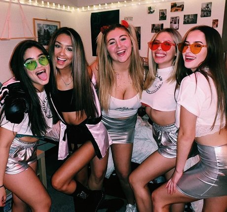 meakelena model pretty gallery