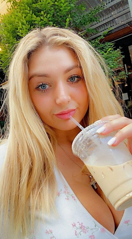 meakelena nice actress photo