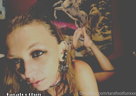 tarafootfunxxx nude actress pics