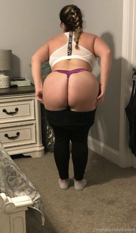 lilsmirk nudes model image