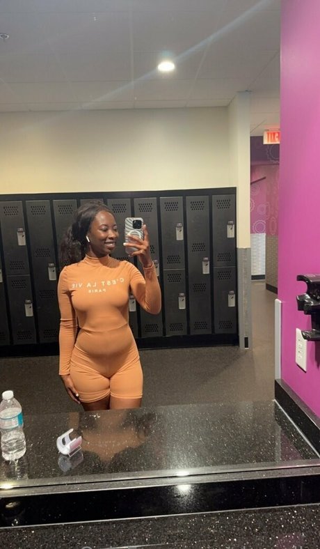 chynelle beautiful model picture