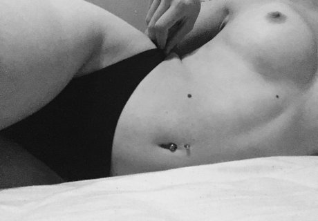 Yasmin Barnes model beautiful gallery