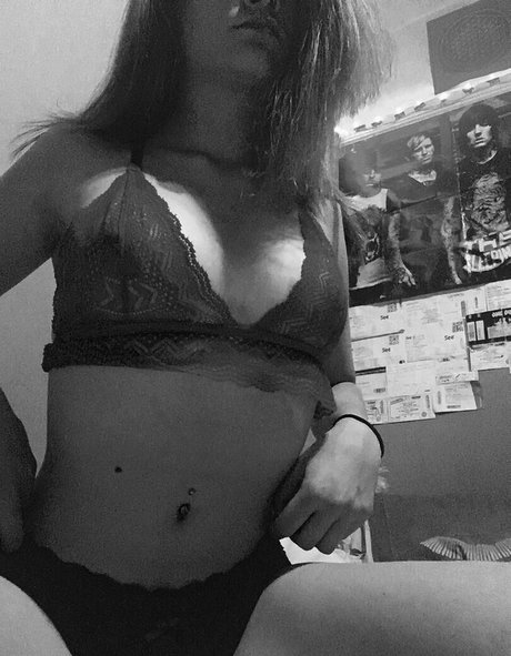 Yasmin Barnes nudes model pics