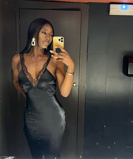 Khaddi Sagnia top model pic