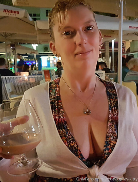 wet naughty kitty model nudes archive