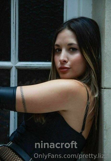 pretty lizzi nude model photo