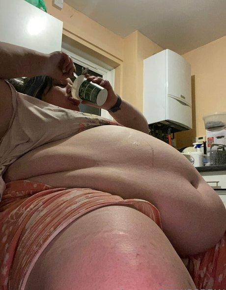 curvy shemale onlyfans nude photo