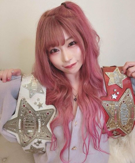 WomenJoshi erotic star pic