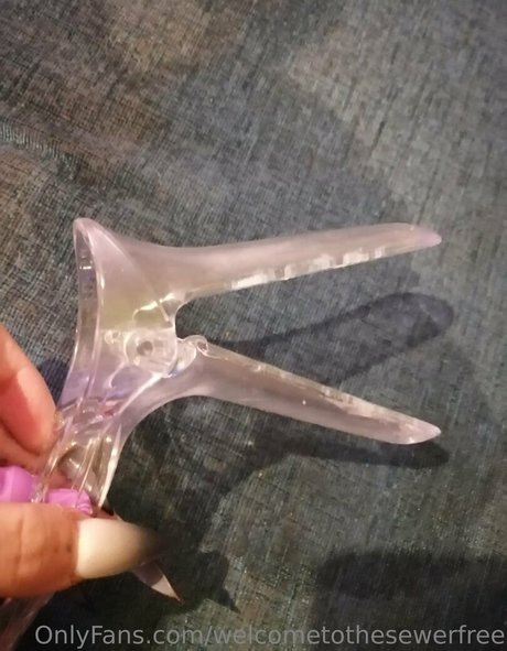 welcometothesewerfree model exclusive pictures