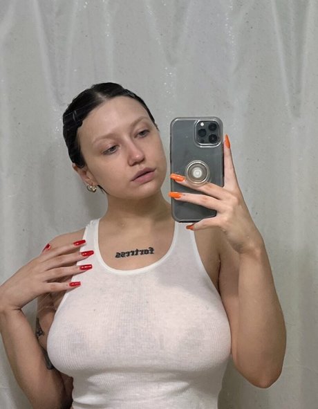 yyentaa sexy actress image