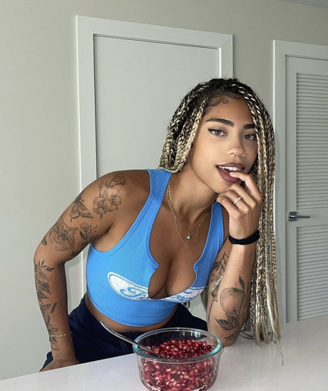 Thevenusdesire actress pics