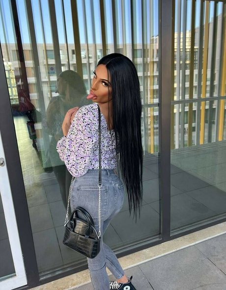 suceuzpulpeuz naked pornstar img