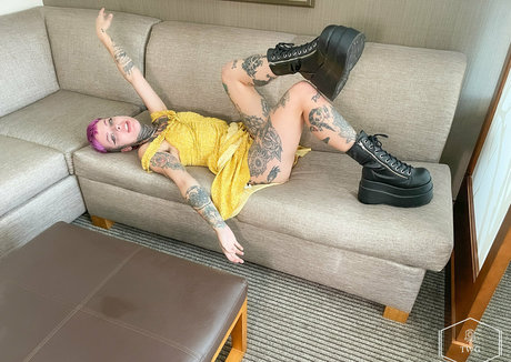 travelswithgrey erotic model pictures