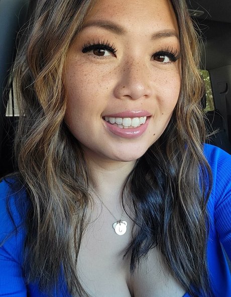 Jee Yung model free images