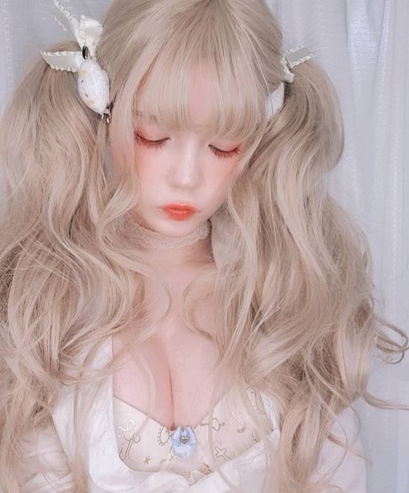 Tsuruko The Alien model high quality photo