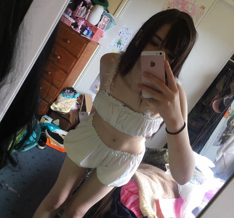 Tsuruko The Alien free actress pictures