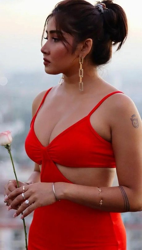 Sofia Ansari art model pic