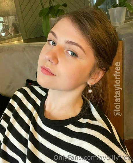 avalilyfree naked pornstar photos