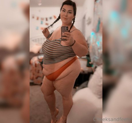 cheeksandfeetsfree model art pics