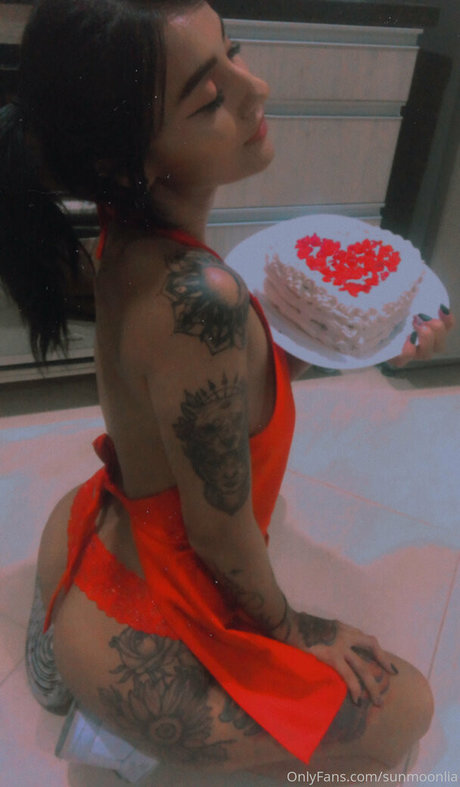 sunmoonlia pretty pornstar image