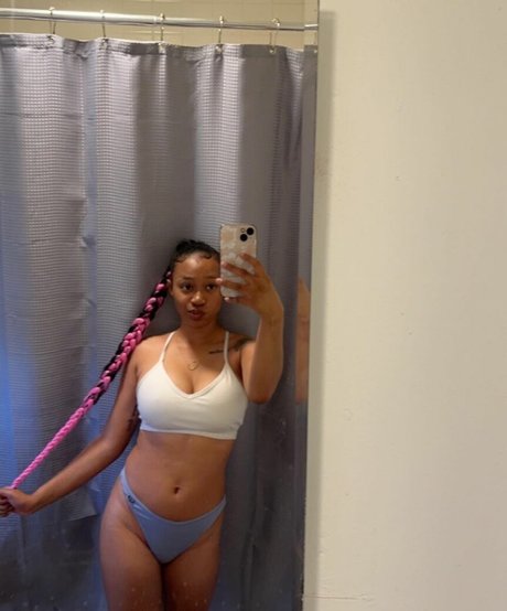 CallmeCoconasty model nudes image