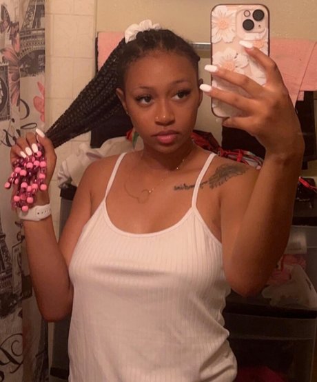 CallmeCoconasty pretty pornstar photo