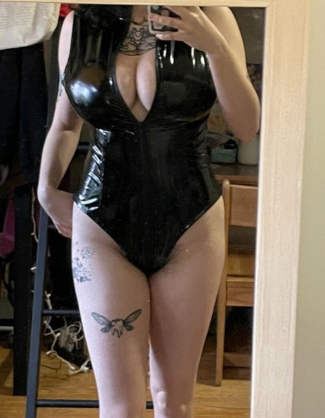 Lilkittymoon1 model nudes img