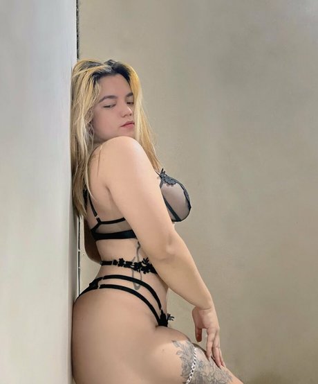 Ara Belle model adult archive