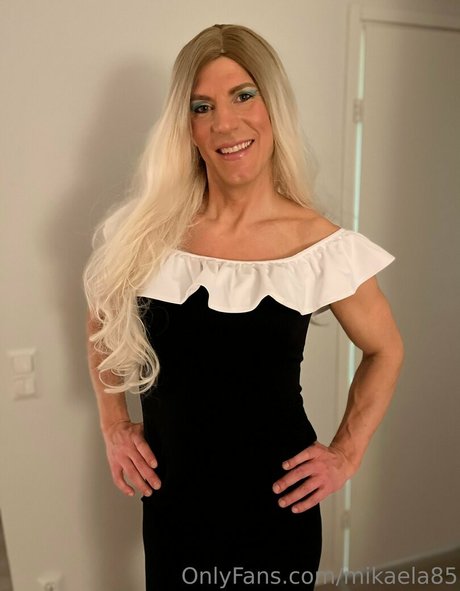 mikaela85 hd model picture