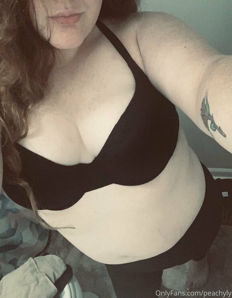 peachyly model nice photo