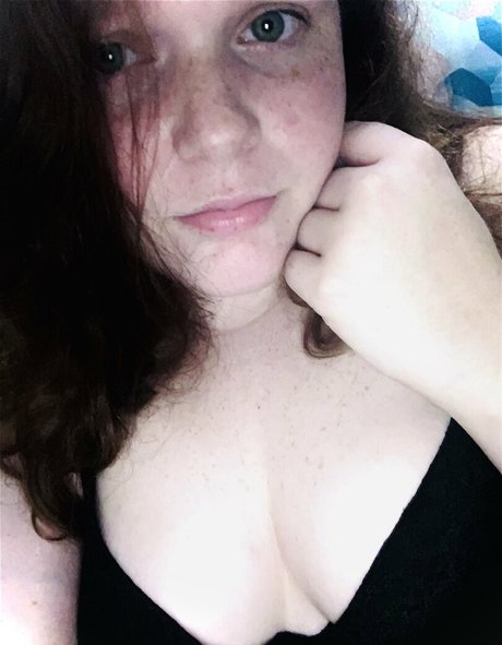 peachyly model sexy photo