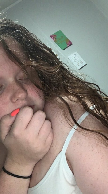 peachyly art actress gallery