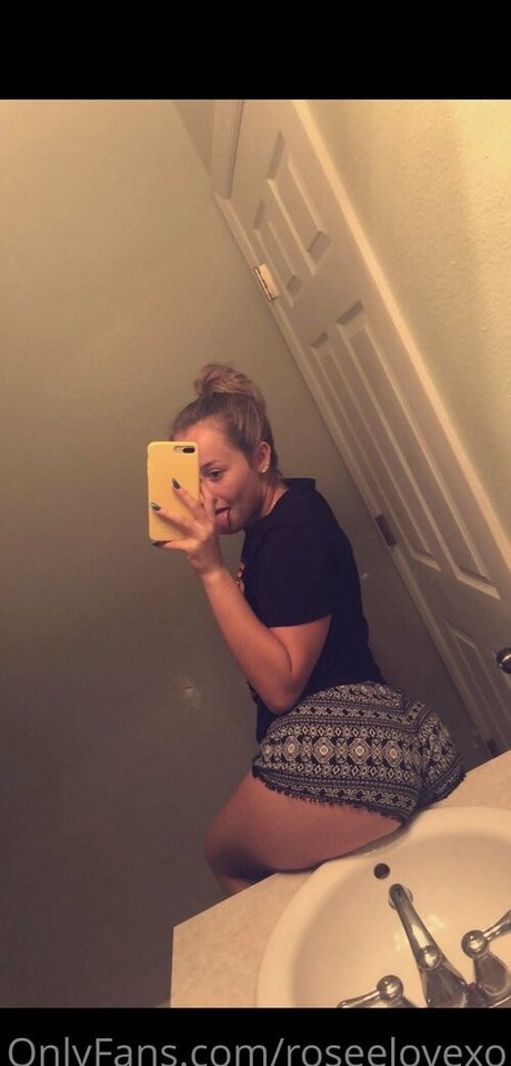 roseelovexo erotic model pictures
