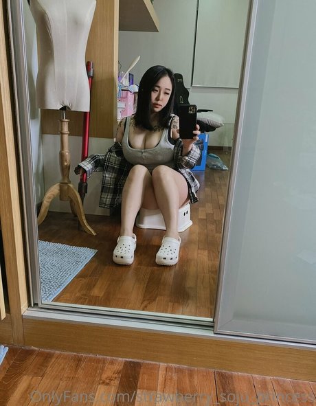 strawberry soju princess beautiful actress pic