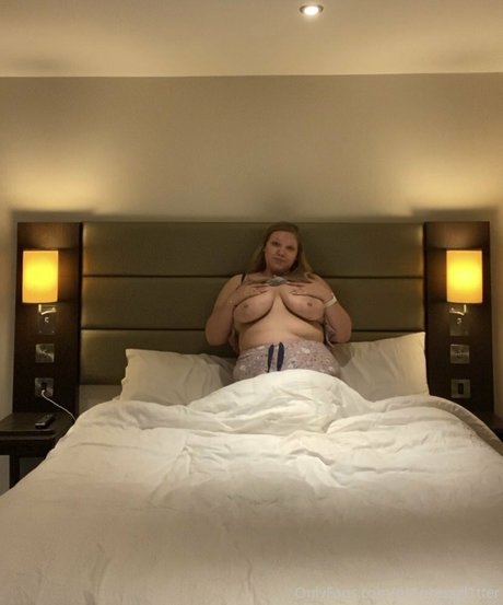 pr1ncessgl1tter model beautiful pics