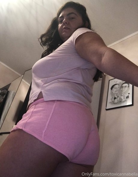 toxicannabella xxx pornstar pic