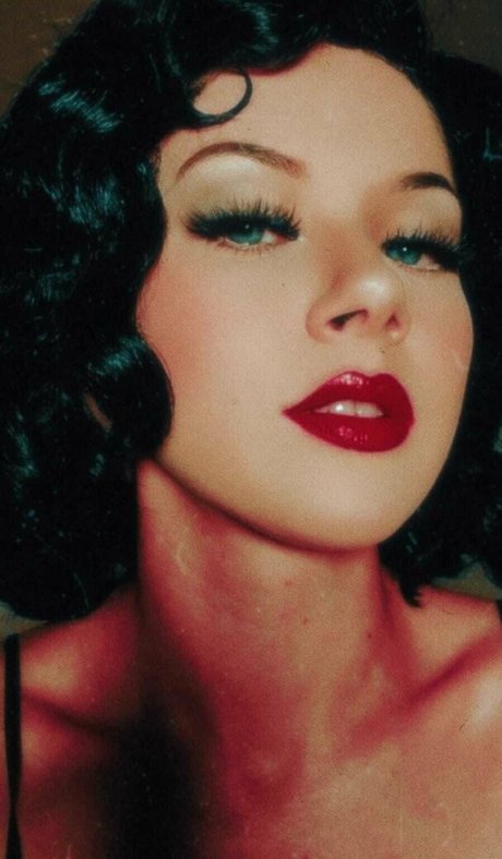 officiallymosh pretty model pics