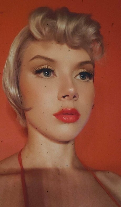 officiallymosh model pic