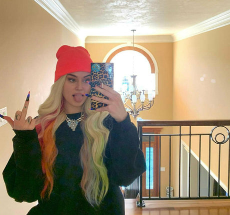 grapeslikethefruit nude actress photo