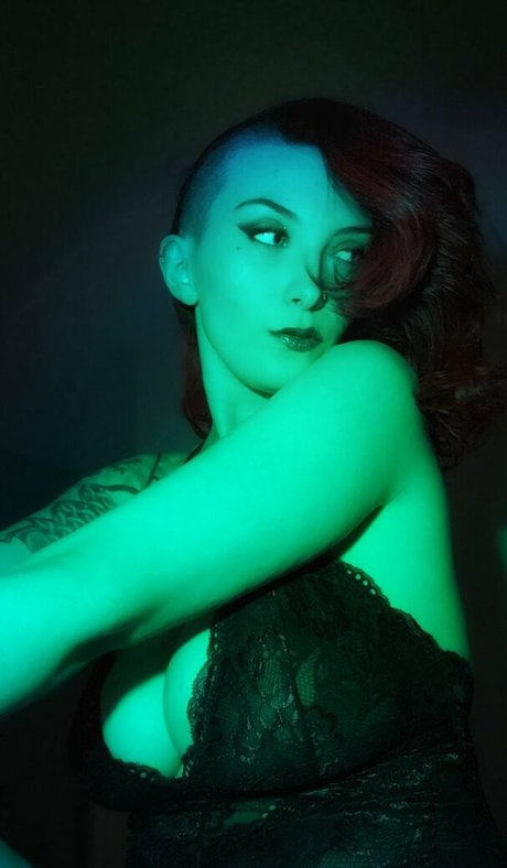 MajestyRedQueen naked pornstar image