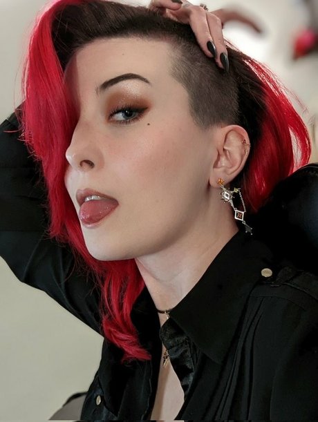 MajestyRedQueen star naked galleries