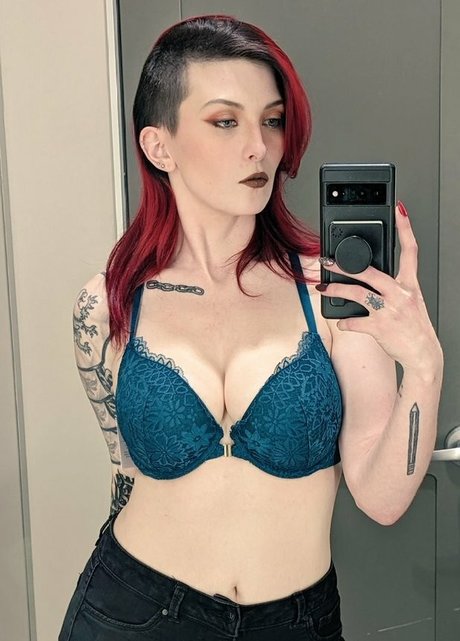 MajestyRedQueen free pornstar images