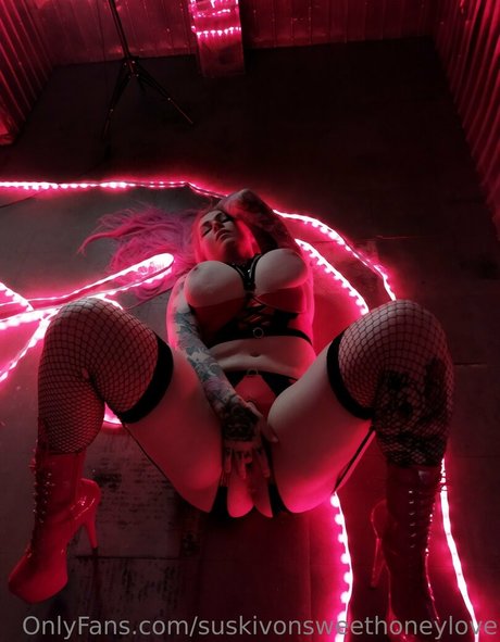 suskivonsweethoneylove sexy actress pics