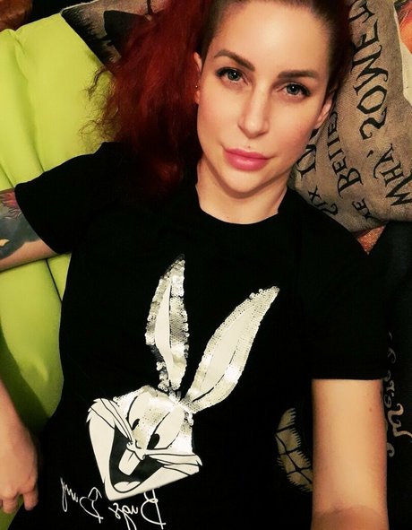 larraphoenix nude star image