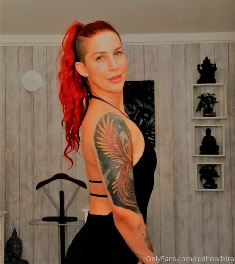 larraphoenix sexy actress pics