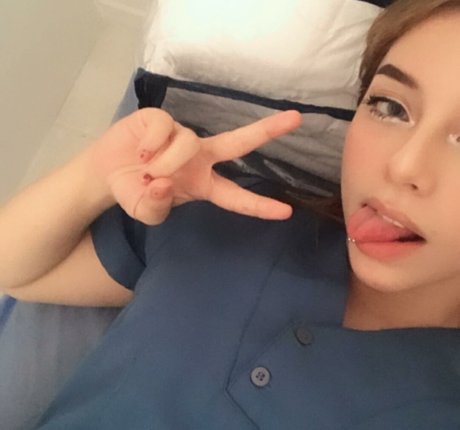 karentarazona10 95 high quality model photos