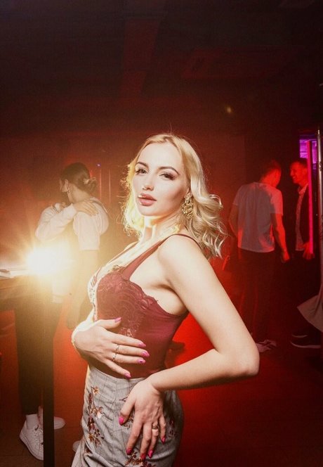 bellacherry69 pornographic actress gallery