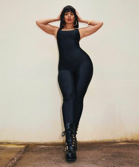 Myverse model porn image