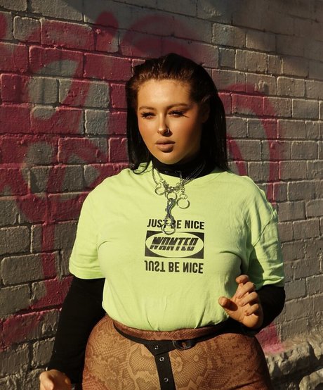 Holly Marston star pretty images