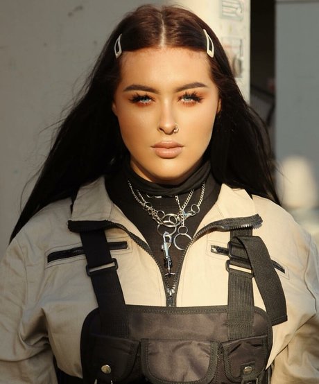 Holly Marston pretty model pic